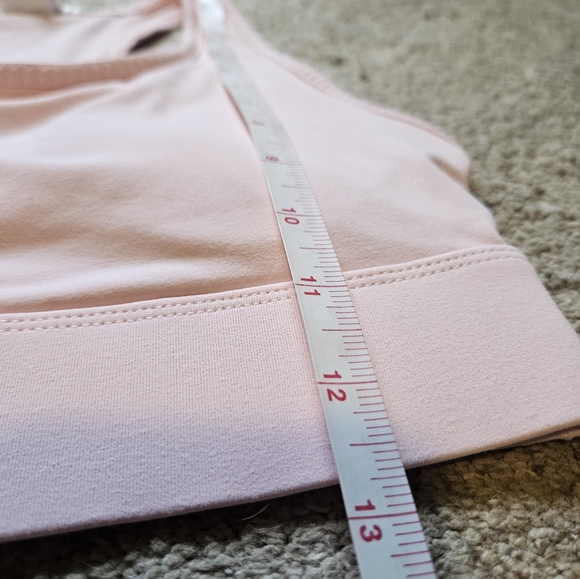Fabletics On The Go sports bra with back pocket medium impact baby pink - Picture 4 of 10